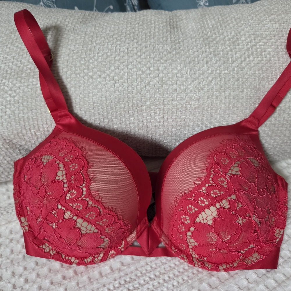 Victoria's Secret Vibrant Red Lace Bra